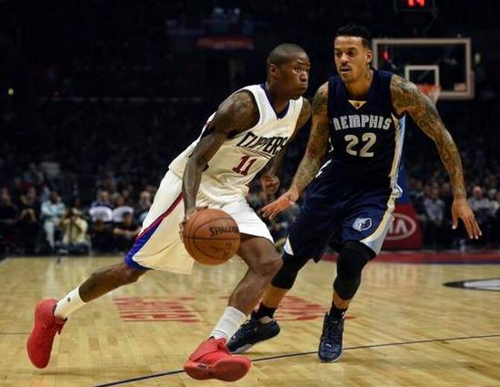 他以轻松娴 他以轻松娴