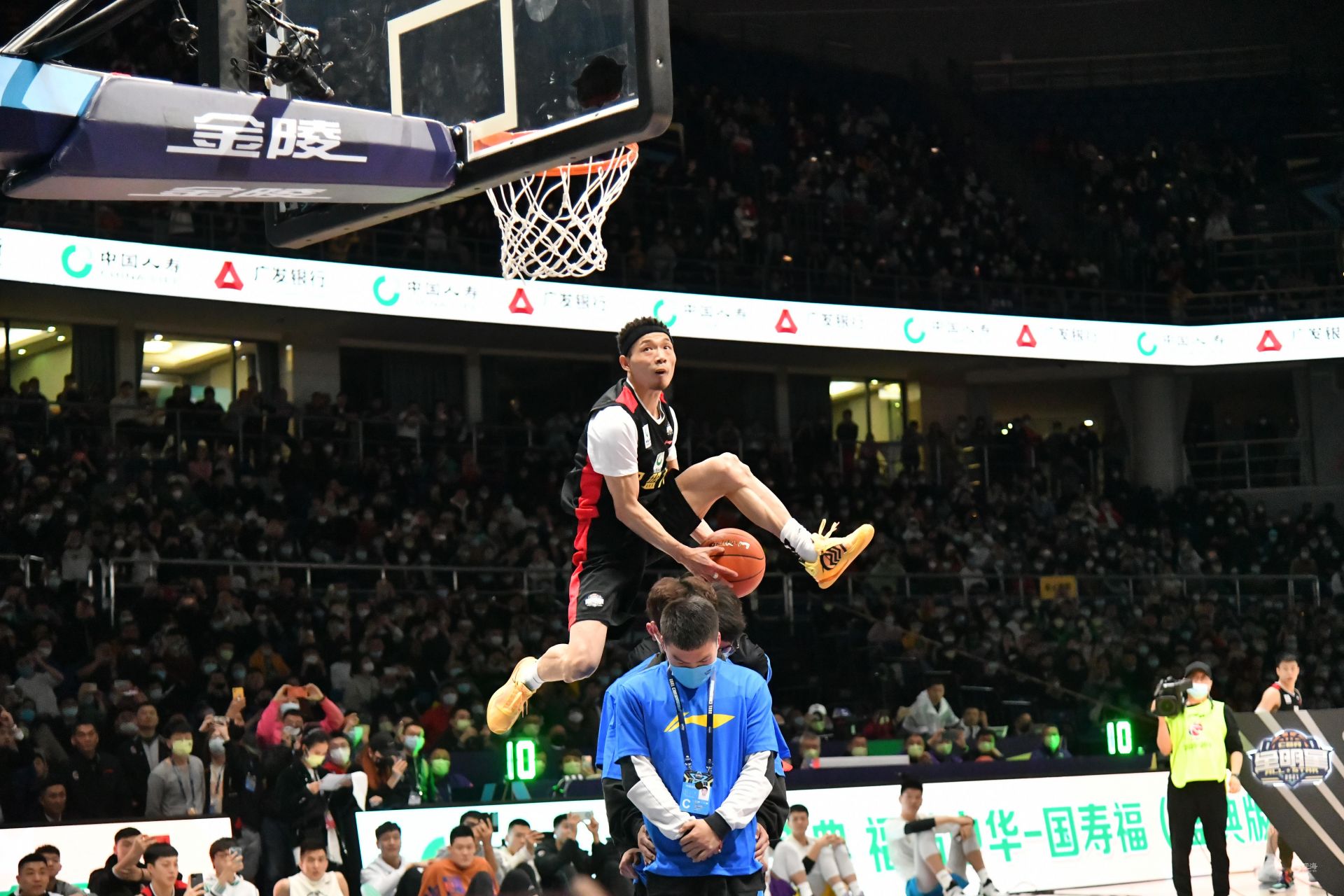 固半空间 固半空间